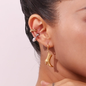 Chic 18K gold C-shape ear cuff and rhinestone boot earrings set worn by a model