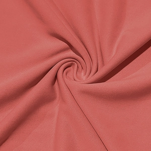 Vue détaillée du tissu sergé rouge corail de haute qualité à la texture douce