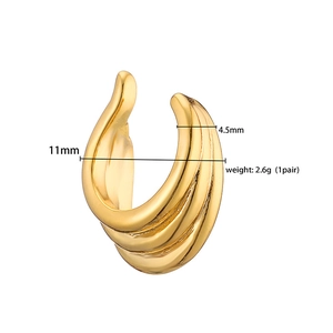 Detailed view of 18K gold C-shaped ear cuff with triple-layer design and size specifications