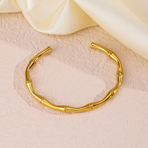 Bracciale rigido aperto in acciaio inossidabile placcato oro 18K stile bambù da donna