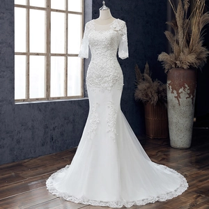 Elegantes Meerjungfrau-Hochzeitskleid aus Spitze mit transparentem Rundhalsausschnitt und Schleppe