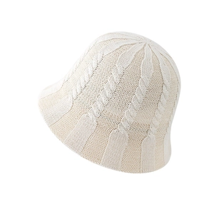 Chic cream white knitted bucket hat with cable knit texture and wavy brim design