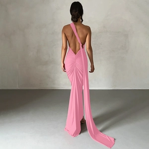 Rosa rückenfreies Maxikleid mit eleganten Raffungen und seidig glattem Stoff
