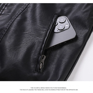 Veste en cuir noir pour homme avec texture douce et poche zippée latérale fonctionnelle