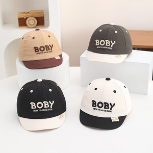 Casquettes de baseball pour enfants avec broderie 'BOBY' en quatre couleurs variées