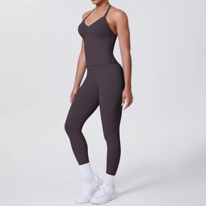 Seitenansicht der dunkelvioletten Yoga-Leggings mit hoher Taille und schmalem Sporttop
