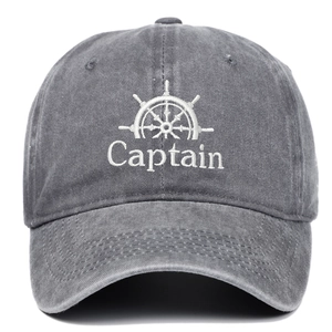 Verwaschene graue Baseballkappe mit weißer Captain-Stickerei und großem Steuerrad-Logo