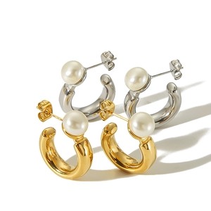Boucles d'oreilles créoles C en acier inoxydable et perles dorées et argentées