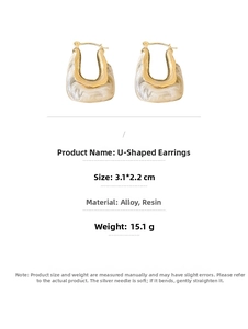 U-shaped gold alloy and white resin earrings with dimensions of 3.1x2.2cm and 15.1g weight