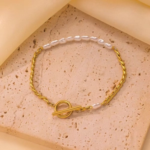 Bracelet en Acier Titane Plaqué Or Avec Perle d'Eau Douce Élégant Mode Fermoir OT Bijoux de Main pour Femme Quotidien