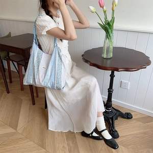 Bolso tote dulce de estilo coreano con estampado floral y gran capacidad para el ocio diario
