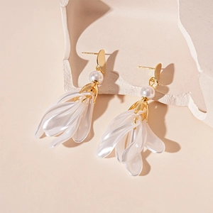 Boucles d'oreilles pendantes pétales de perles vintage en blanc crème et doré