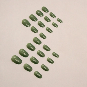 Sparkling forest green cat-eye oval press-on nails with shimmering gradient finish
