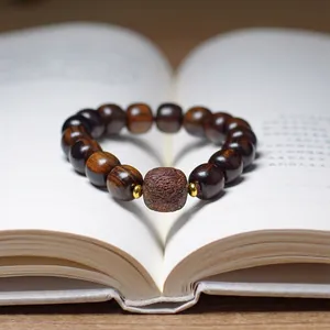 Retro Ethnic Style Wood Buddhist Beads Bracelet With Mythical Beast Charm Unisex Zen Hand String Polished Wooden Jewelry Meditation Accessory