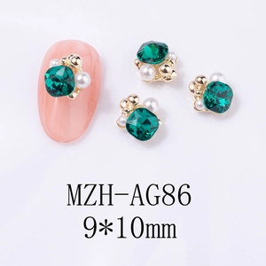 Detaillierte 9x10mm grüne quadratische Kristall Nagelkunst Charms mit Perlen