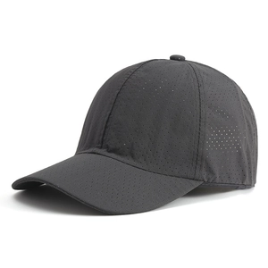 Casquette de baseball gris foncé à séchage rapide avec tissu respirant perforé au laser