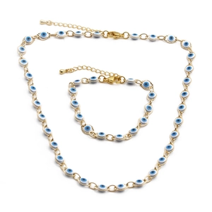Parure de bijoux œil protecteur dorée avec perles blanches et émail bleu