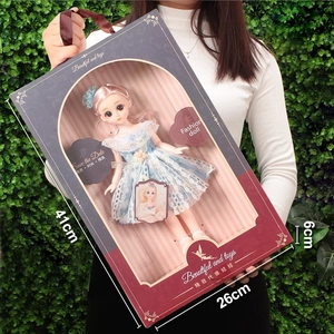 Detailed gift box dimensions 41x26x6cm featuring a fashion doll with blue lace dress