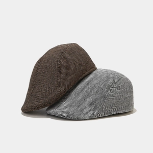 Classiche coppole a spina di pesce in marrone e grigio per l'autunno e l'inverno