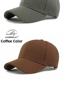 Dettaglio di cappellini da baseball in twill grigio e caffè con cuciture rinforzate