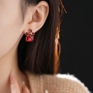Vintage style floral red crystal drop earrings with gold claw setting for women