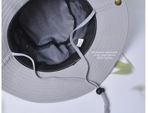 Détail de la doublure en maille respirante et du cordon de serrage du chapeau de soleil