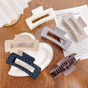 Large Hair Claw Clip Plastic Matte Quilted Pattern Rectangular Hollow Out Elegant Shark Clip For Women Hair Accessories