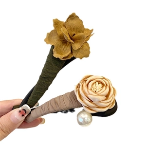 Vintage floral hair claws in olive green and khaki with elegant pearl decorations