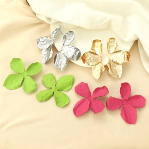 Detail of oversized flower earrings with metallic and matte petal textures in four colors