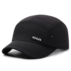 Gorra de béisbol negra de 5 paneles con ala corta transpirable para deportes al aire libre