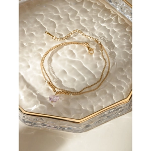Detail of double-layer 16k gold stainless steel anklet with purple heart pendant