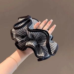 Chouchou Vintage à Carreaux Noir et Blanc Grand Élastique en Tissu Plissé Bouton de Fleur Corde à Cheveux Style Coréen Femme