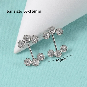 Close-up of silver floral nipple bar with clear zircon inlays and 1.6x16mm bar dimensions