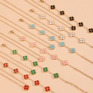 Elegante 18K vergulde klaver ketting met gekleurd emaille en verstelbare fijne schakels