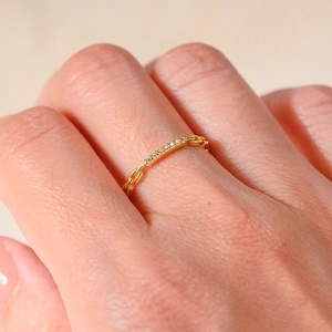 Elegant gold chain ring with sparkling diamond inlay, stylish stackable jewelry for women
