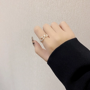 Minimalist S925 sterling silver chain ring with pig nose link design worn by hand model