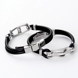 Bracelets de couple avec bracelet en silicone noir et finition miroir en acier inoxydable