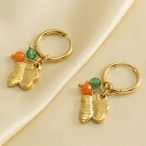 Boucles d'oreilles créoles abeille en acier doré 18k avec perles en pierre naturelle verte
