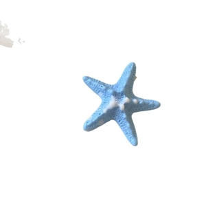 Blue starfish hair clip with realistic resin texture for seaside vacation style