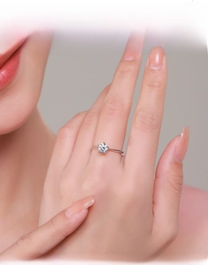 Model wearing a minimalist S925 silver ring with a sparkling round zircon in a claw setting