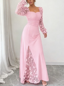 Robe longue rose élégante à manches longues avec fleurs 3D et décolleté en cœur
