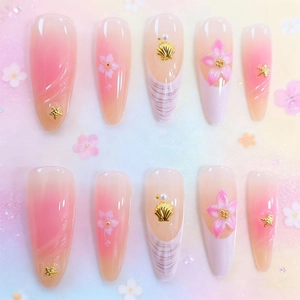 3D-Blumen Almond-Nägel zum Aufkleben mit rosa Farbverlauf, Muscheln und Perlen
