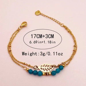 Bracciale a doppio strato in acciaio al titanio dorato con ciondolo a foglia e perle blu