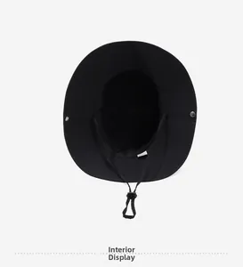 Détail de la doublure intérieure du chapeau de soleil noir avec mentonnière réglable