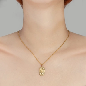 Goldene Tierkreiszeichen-Halskette mit ovalem Relief und feiner Einlage am Model