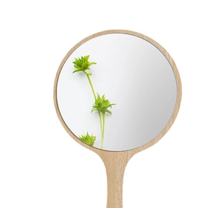 Handheld wooden vanity mirror with natural grain and round glass for salon beauty use