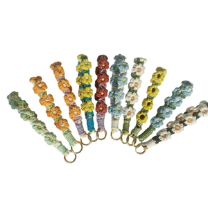 Handmade woven daisy keychains in 10 colors with bohemian floral patterns and gold rings