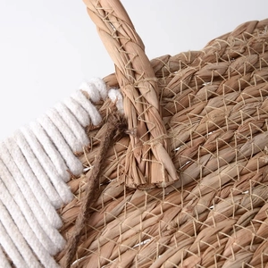 Panier de rangement nordique en jonc de mer avec détails en corde de coton blanc