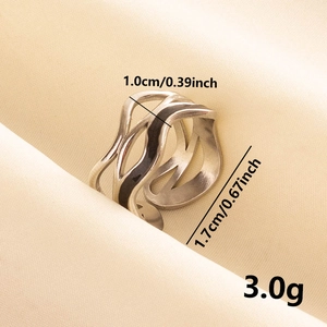 Detail of silver wavy ring showing dimensions 1.0cm width and 3.0g weight on silk
