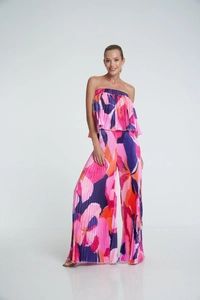 Dettaglio completo set plissettato floreale con top a fascia e pantaloni larghi da mare